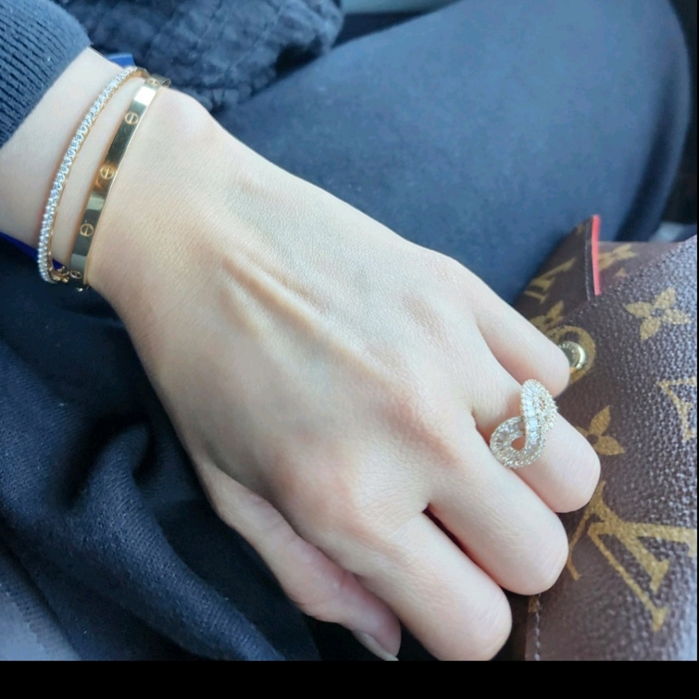 18k 1 carat total Baguette and round diamond infinity ring size 5